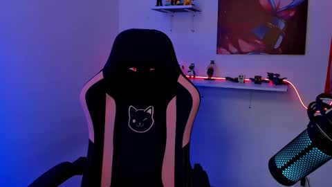 Snapshot of naranjo_seb chatting on 02.19.25 sebastian online show from 02.19.25