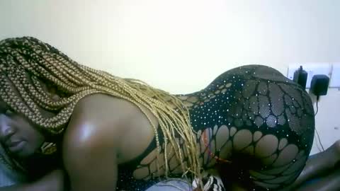 Snapshot of nastyafrika chatting on 09.11.25 Marie online show from 09.11.25