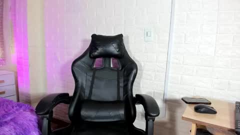 Snapshot of natalia_kiss01 chatting on 02.05.26 Natalia Kiss online show from 02.05.26