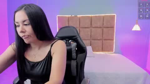 Snapshot of natalia_saenzz_ chatting on 06.24.26 natalia_saenzz_ online show from 06.24.26