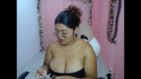 Snapshot of natalie_tits1 chatting on 10.23.25 natalie_tits1 online show from 10.23.25