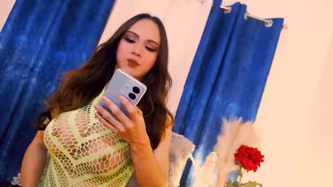 Snapshot of natasha_sins_ chatting on 09.11.25 natasha_sins_ online show from 09.11.25