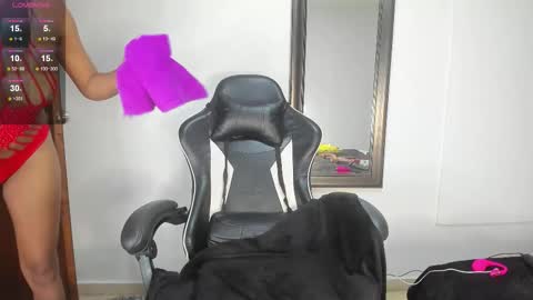 Snapshot of natasha_steele chatting on 10.22.25 natasha online show from 10.22.25