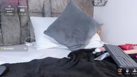 Snapshot of natasha_steele chatting on 02.04.26 natasha online show from 02.04.26