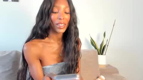 Natassia Dreams online show from 02.19.26