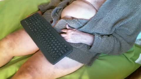 Snapshot of nate1x chatting on 12.12.24 nate1x online show from 12.12.24