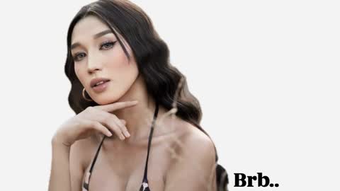 Snapshot of nathalie_hadid chatting on 12.21.24 please follow me guyss online show from 12.21.24