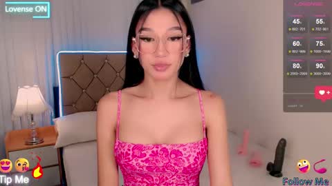 Snapshot of nathalie_hadid chatting on 02.23.25 please follow me guyss online show from 02.23.25