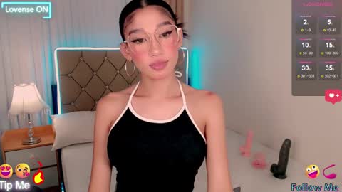 Snapshot of nathalie_hadid chatting on 02.24.25 please follow me guyss online show from 02.24.25