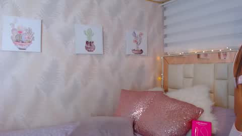 Nathalie Rose online show from 11.21.25