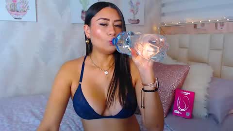 Nathalie Rose online show from 11.22.25