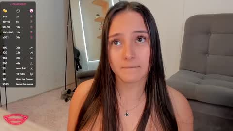 Snapshot of nathalyxx_ chatting on 12.18.24 nathalyxx_ online show from 12.18.24