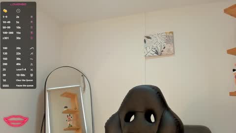 Snapshot of nathalyxx_ chatting on 12.19.24 nathalyxx_ online show from 12.19.24