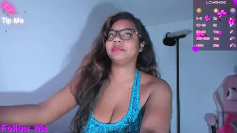 Snapshot of nathasha_jhonsom_ chatting on 05.12.26 Naty online show from 05.12.26