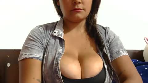 Snapshot of natty_01 chatting on 05.27.26 natalia online show from 05.27.26