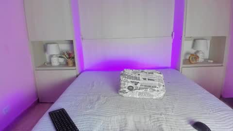 Snapshot of nattysnow chatting on 11.28.25 NATALIA online show from 11.28.25