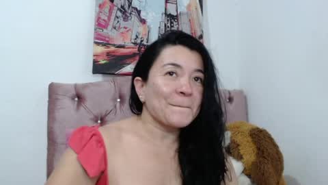 Snapshot of naturally_mature chatting on 05.14.26 Sammy online show from 05.14.26