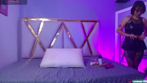 Gwen  online show from 12.23.24