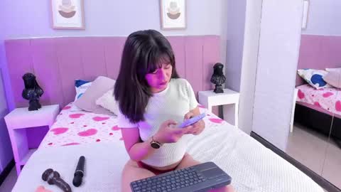 Snapshot of natybliss chatting on 05.16.26 natybliss online show from 05.16.26