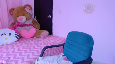 Snapshot of naughty_ariel chatting on 01.14.25 Zoe online show from 01.14.25