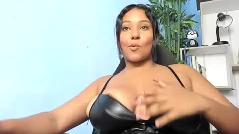 Snapshot of naughty_ariel chatting on 02.05.25 Zoe online show from 02.05.25