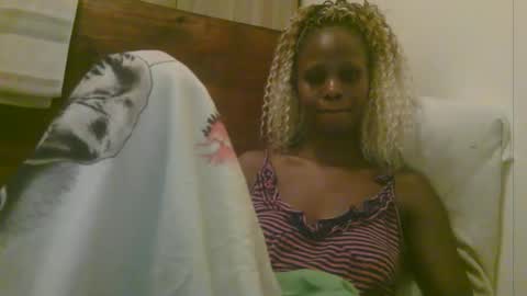 Snapshot of naughty_babe000 chatting on 05.19.26 alisha online show from 05.19.26