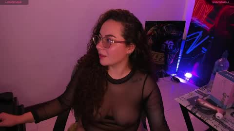 Snapshot of naughty_butt chatting on 05.19.26 Megan online show from 05.19.26