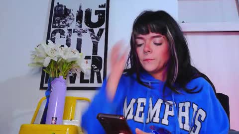 Em  please help me reach 100 thumbs up 3 online show from 11.16.25