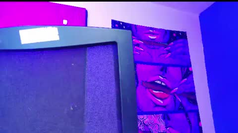 Snapshot of naughty_em_17 chatting on 07.07.26 Em please help me reach 100 thumbs up 3 online show from 07.07.26