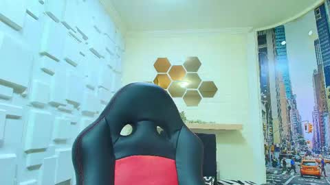 Snapshot of naughty_kittenm chatting on 04.17.26 Kitten online show from 04.17.26