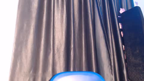 Snapshot of naughty_slimzy chatting on 04.03.26 laura online show from 04.03.26