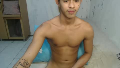 Snapshot of naughtyboylouie chatting on 02.11.25 Loue online show from 02.11.25