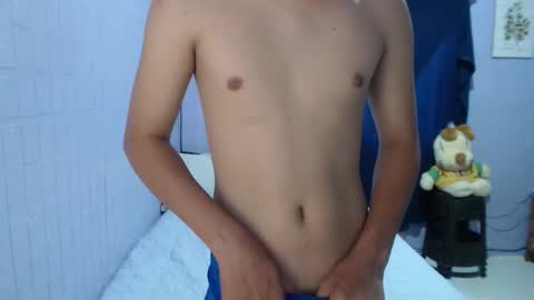 Snapshot of naughtyboytoni chatting on 10.08.25 naughtyboytoni online show from 10.08.25