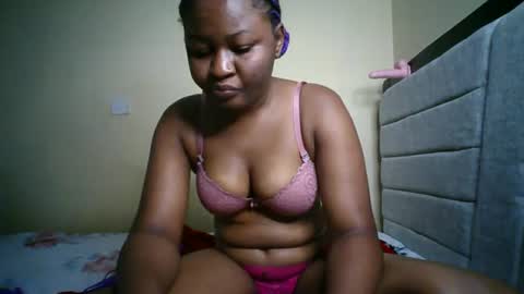 Snapshot of naughtybrownny chatting on 06.20.26 MUMU online show from 06.20.26