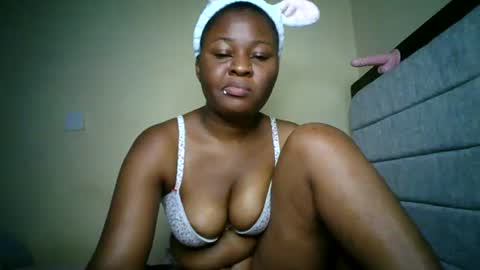 Snapshot of naughtybrownny chatting on 06.23.26 MUMU online show from 06.23.26
