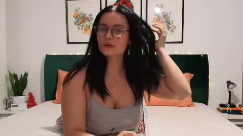 NaughtyBrunetteXXX online show from 12.01.24