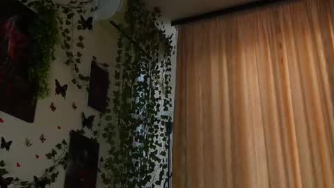 Snapshot of naughtyhomemade17 chatting on 02.21.25 Mya Alexya online show from 02.21.25