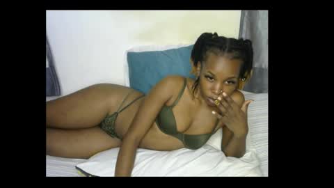 Snapshot of naughtyie chatting on 10.19.25 naughtyie online show from 10.19.25