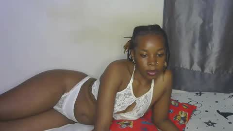 Snapshot of naughtyie chatting on 11.15.25 naughtyie online show from 11.15.25