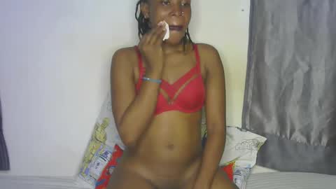 Snapshot of naughtyie chatting on 12.15.25 naughtyie online show from 12.15.25