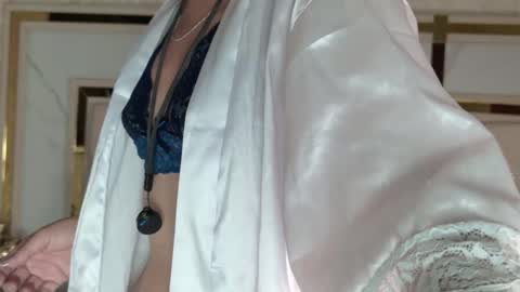 Snapshot of naughtymilfx_ chatting on 02.25.26 online show from 02.25.26