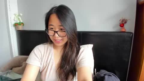 Snapshot of naughtynerdygirl chatting on 06.10.26 Gigi Chu online show from 06.10.26
