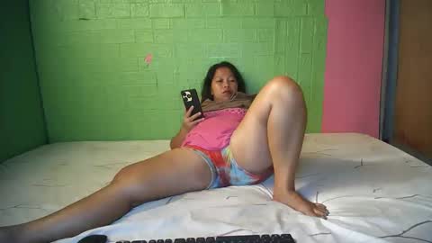Snapshot of naughtyvina4u chatting on 01.27.25 VI NA online show from 01.27.25