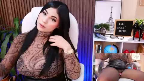 Snapshot of naugthyelli chatting on 05.19.26 online show from 05.19.26