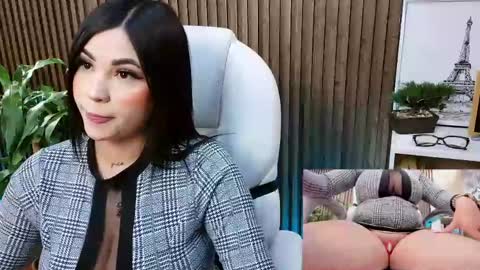 Snapshot of naugthyelli chatting on 05.29.26 online show from 05.29.26