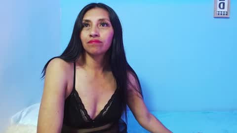 naya_10 online show from 10.06.25