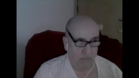 Snapshot of needlesslove chatting on 10.04.25 Tom online show from 10.04.25