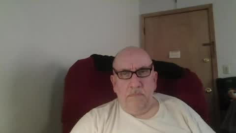 Snapshot of needlesslove chatting on 07.18.26 Tom online show from 07.18.26
