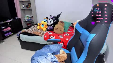 Geek Nicole    im Neeko UwU online show from 10.29.25