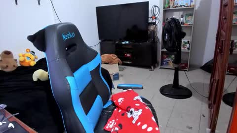 Snapshot of neeko_lol_ chatting on 03.15.26 Geek Nicole im Neeko UwU online show from 03.15.26